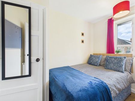 5 bedroom detached house to rent - Photo 4