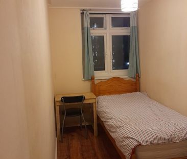 Room in a Shared Flat, Lockwood Square, SE16 - Photo 5