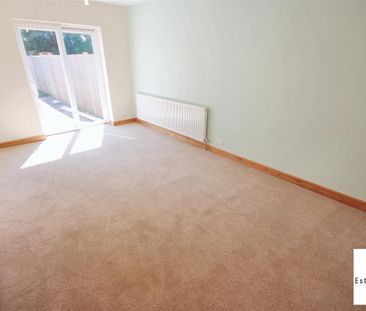 3 Bedroom House - Mid Terrace To Let - Photo 4