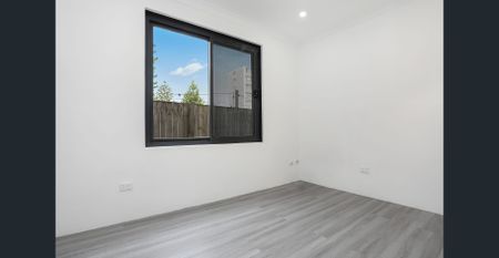 Two Bedroom just Footsteps to Bondi Beach! - Photo 3