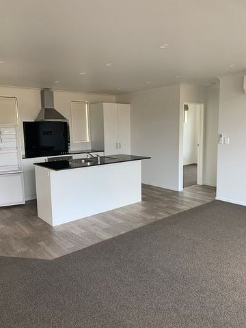 a modern house - Photo 2