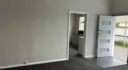 PAHIATUA - 2 BEDROOMS - Photo 3