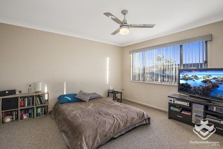 Lovely 2-bedroom townhouse in a quiet complex for rent. - Photo 3