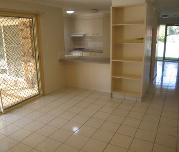 Spacious 4-Bedroom Family Home in Parkwood - Photo 2
