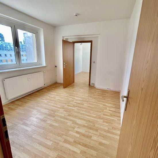 Familienfreundliche 4-Zimmerwohnung in Halle-Neustadt - Photo 1