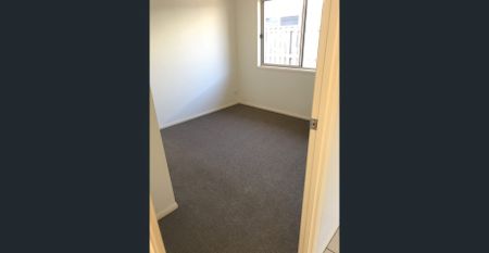 Fully Air-Conditioned Large Home - Photo 4