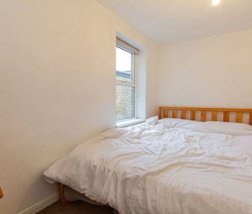 Modern Apartment - Photo 4