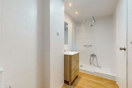 Carrer dEscalante, Valencia, Valencian Community 46011 - Photo 4