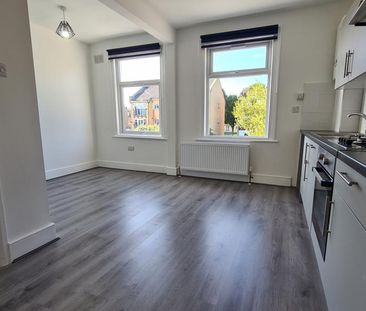 3 bedroom maisonette to rent - Photo 2