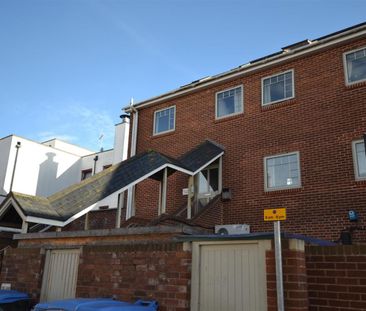 William Court, Acland Road, Exeter, EX4 6PP - Photo 2