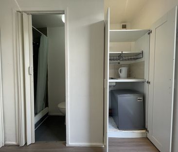 Studio Flat, Bennett Road, E13 - Photo 5
