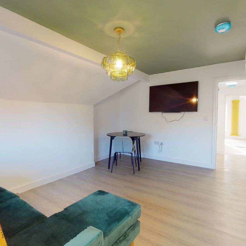 65 Forest Road Flat 5 - Photo 1