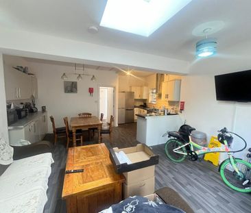 1 bedroom in a house share to rent - Photo 1