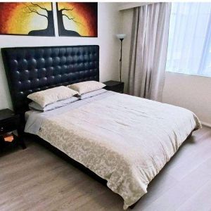 Modern 1-Bedroom Apartment with Parking in Maestri Towers Walk to Darling Harbour & Chinatown - Photo 2