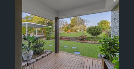 Beautiful Family Home with Large Yard in Oxenford - Photo 2