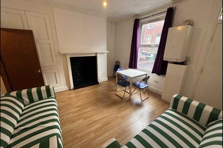 6 Bedroom Student Properties - Photo 4