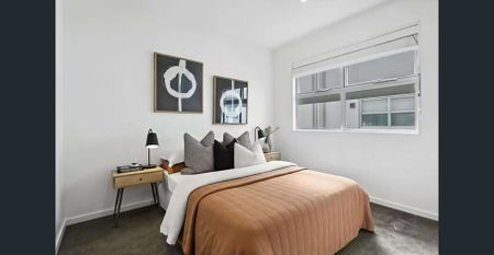 LIGHT BRIGHT 2 BEDROOM TOWNHOUSE with SECURE PRIVATE PARKING - Photo 2