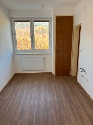 Helle 2-Zimmer-Wohnung im letzten Obergeschoss mit Loggia - Foto 2