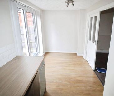 3 bedroom semi-detached house to rent - Photo 3