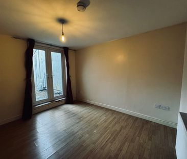 1 Bed Flat, Howard Road, BS3 - Photo 2