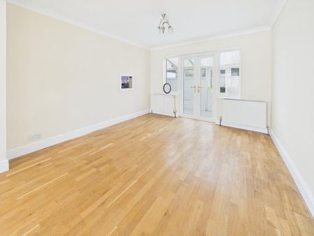 4 bedroom semi-detached house to rent - Photo 2