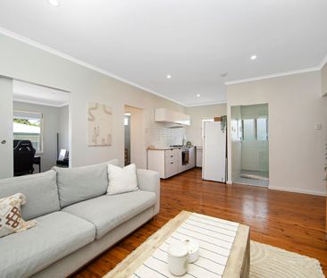 CUTE AS A BUTTON! - Photo 6