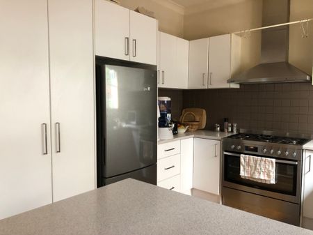 Flemington - Photo 3