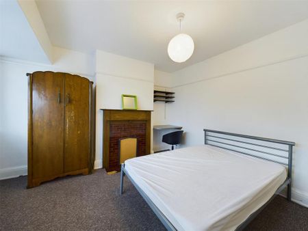 4 bedroom semi-detached house to rent - Photo 4