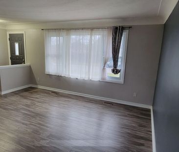 For Lease - 245 Foxbar Road, Burlington, Ontario - Photo 2