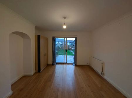 3 Bed Detached House, Normans Mead, NW10 - Photo 5