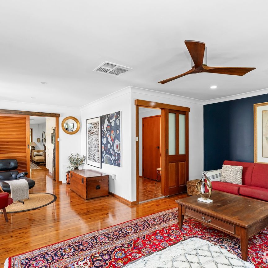 Beautiful and furnished 3-Bedroom Home! - Photo 1