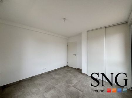 BEAU T2 AVEC TERRASSE ET JARDIN . PARKING DOUBLE - Photo 3