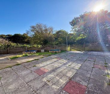 2 bedroom end of terrace house to rent - Photo 2