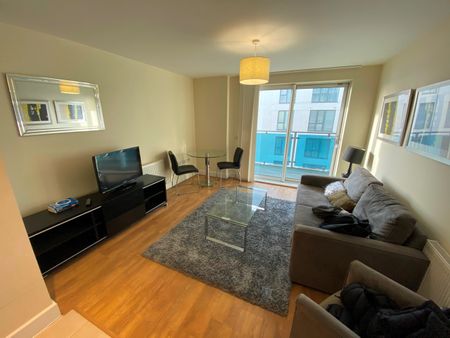 1 Bed Flat, Gooch House, W6 - Photo 2