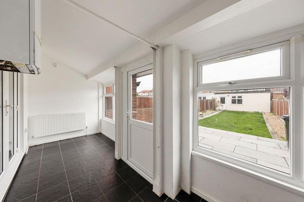 4 bedroom terraced house to rent - Photo 1