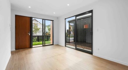 Modern 4Bed, 2Bath House in Karaka - Photo 3