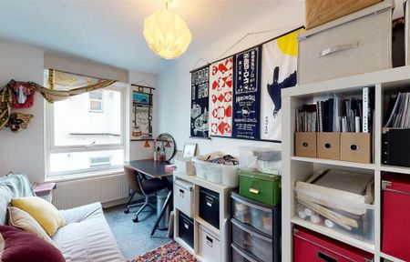 3 bedroom flat to rent - Photo 4