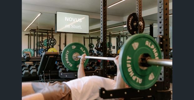 Luxury two-bedroom in prime location with gym, pool & resort style amenity - Photo 1