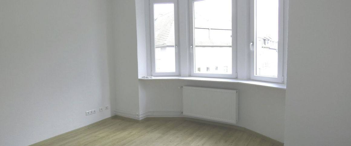 ** Charmante 2-Zi-Altbauwohnung mit großem Wohnküchenbereich – zentral in Essen-Holsterhausen ** - Photo 1