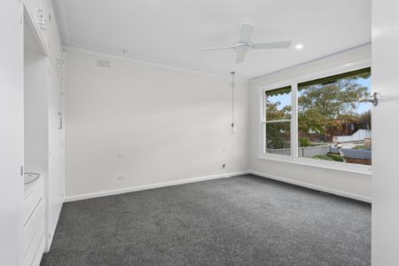 8 Grandview Grove, Wendouree VIC 3355 - Photo 4