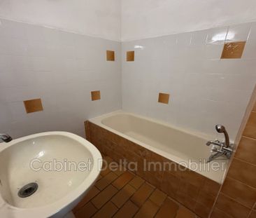 Location Appartement 1 pièce 22m² SIX FOURS LES PLAGES 83140 - Photo 4