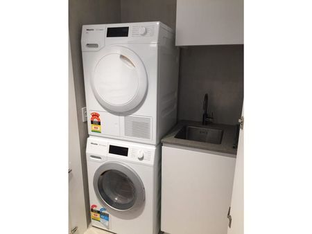 MODERN, QUALITY 2 BEDROOM, 2 BATHROOM, 2 PARKING SECURITY APARTMENT - Photo 4
