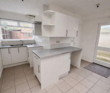 2 bedroom end of terrace house to rent - Photo 3