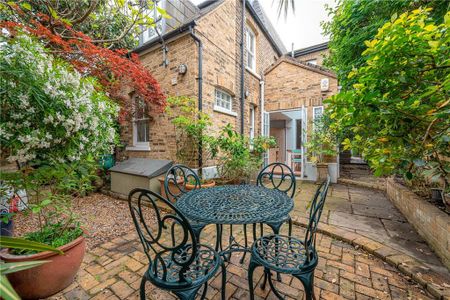 4 bedroom terraced house to rent - Photo 4