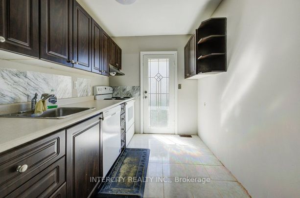 Detached Home For Lease | X8107284 - Photo 1