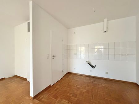 Großzügige 3-Zimmer-Dachgeschosswohnung mit Balkon in zentraler Lage - Photo 5