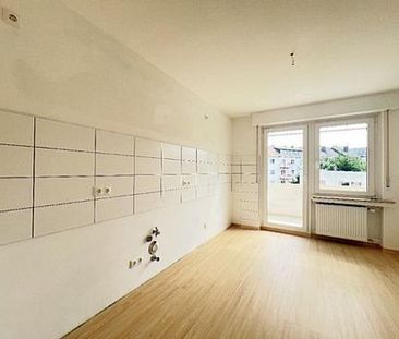 Gepflegte Drei-Zimmerwohnung mit modernem Duschbad und Balkon - Photo 2