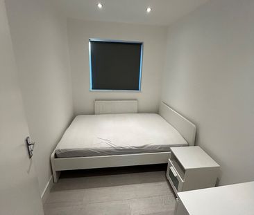 3 Bed Terraced House, Star Lane, E16 - Photo 3