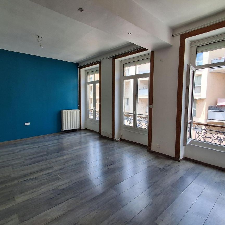 Location Appartement 3 pièces 71m² RIVE DE GIER 42800 - Photo 1