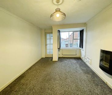 3 bedroom Semi-Detached House to let - Photo 6